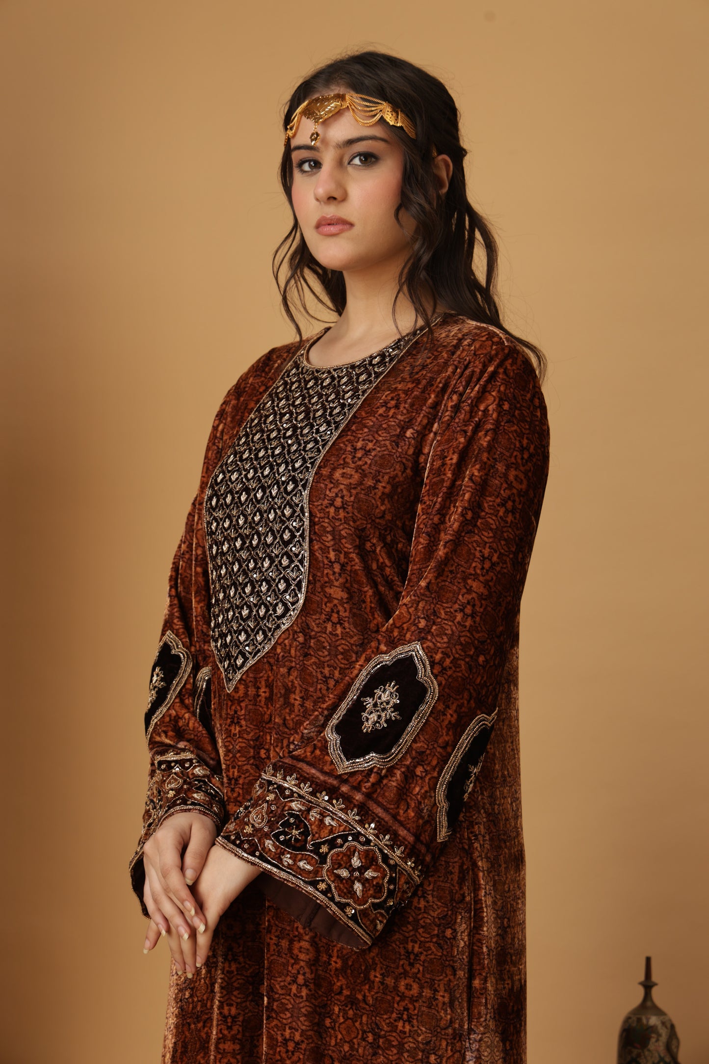 Zar-e-Makhmal Brown Long Kaftan