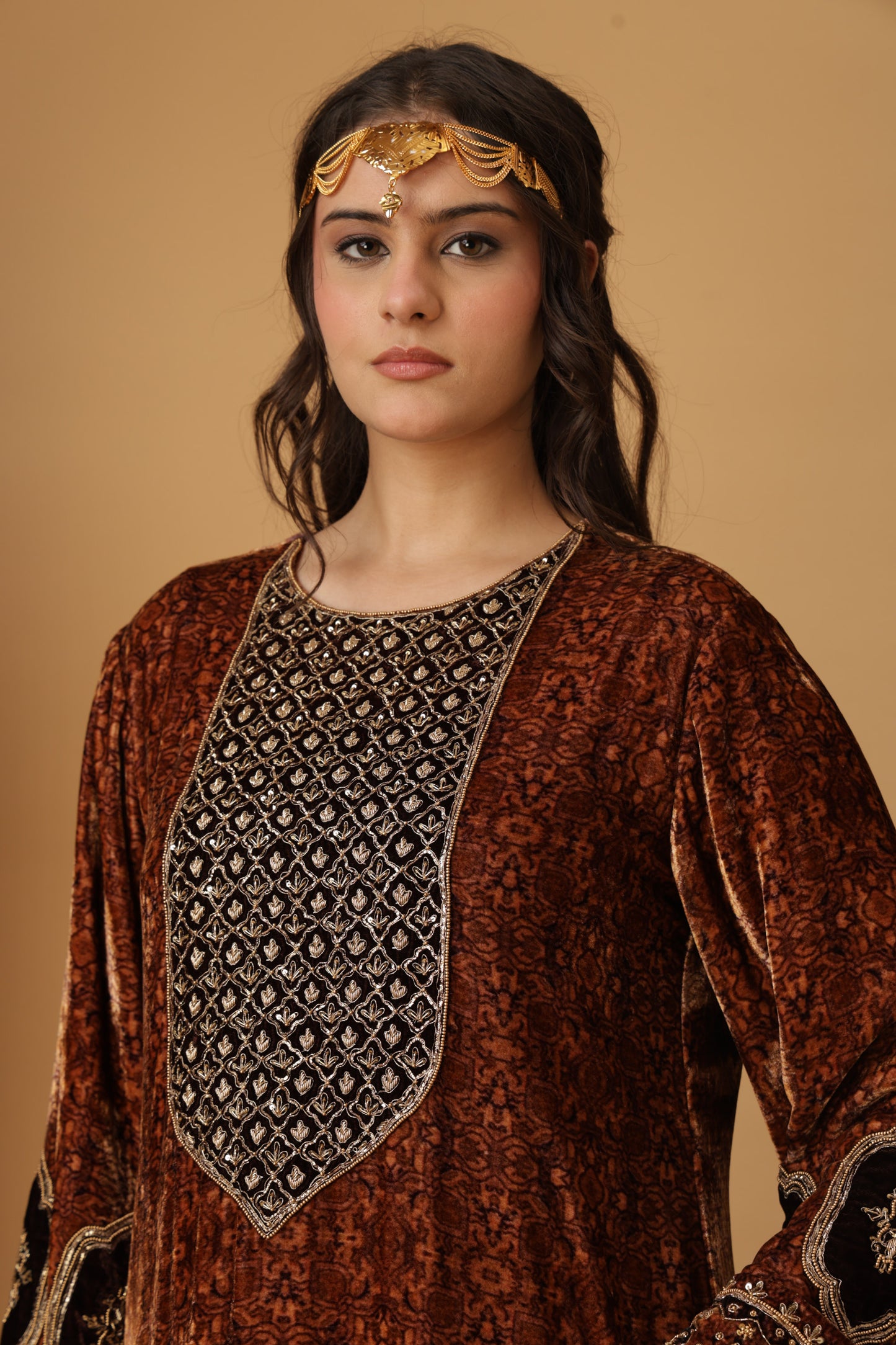 Zar-e-Makhmal Brown Long Kaftan