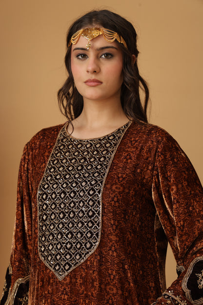 Zar-e-Makhmal Brown Long Kaftan