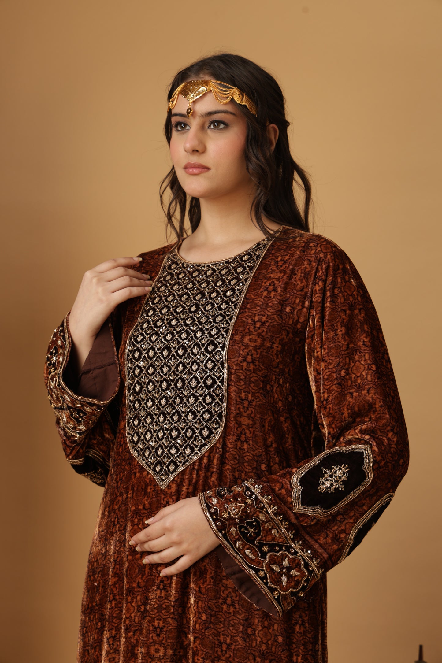 Zar-e-Makhmal Brown Long Kaftan