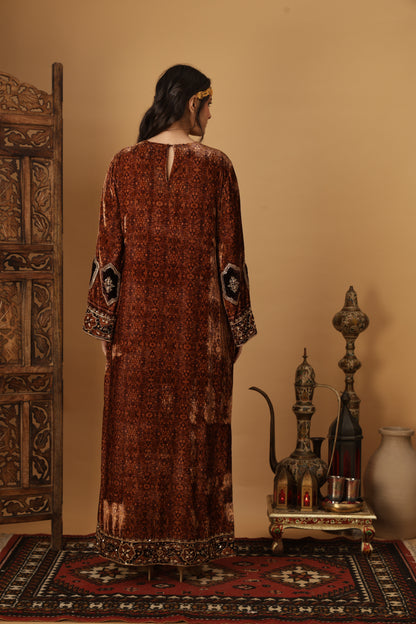 Zar-e-Makhmal Brown Long Kaftan