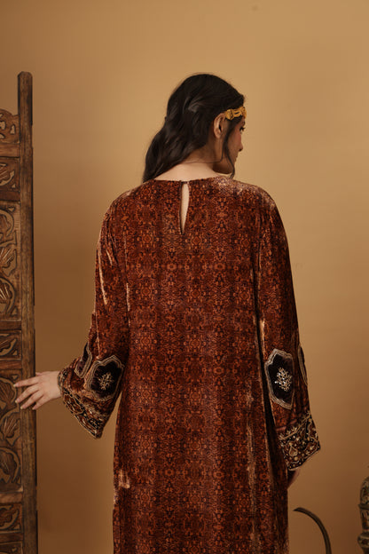 Zar-e-Makhmal Brown Long Kaftan