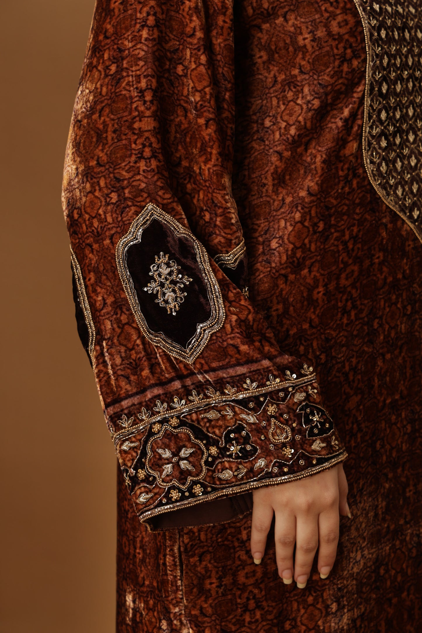 Zar-e-Makhmal Brown Long Kaftan