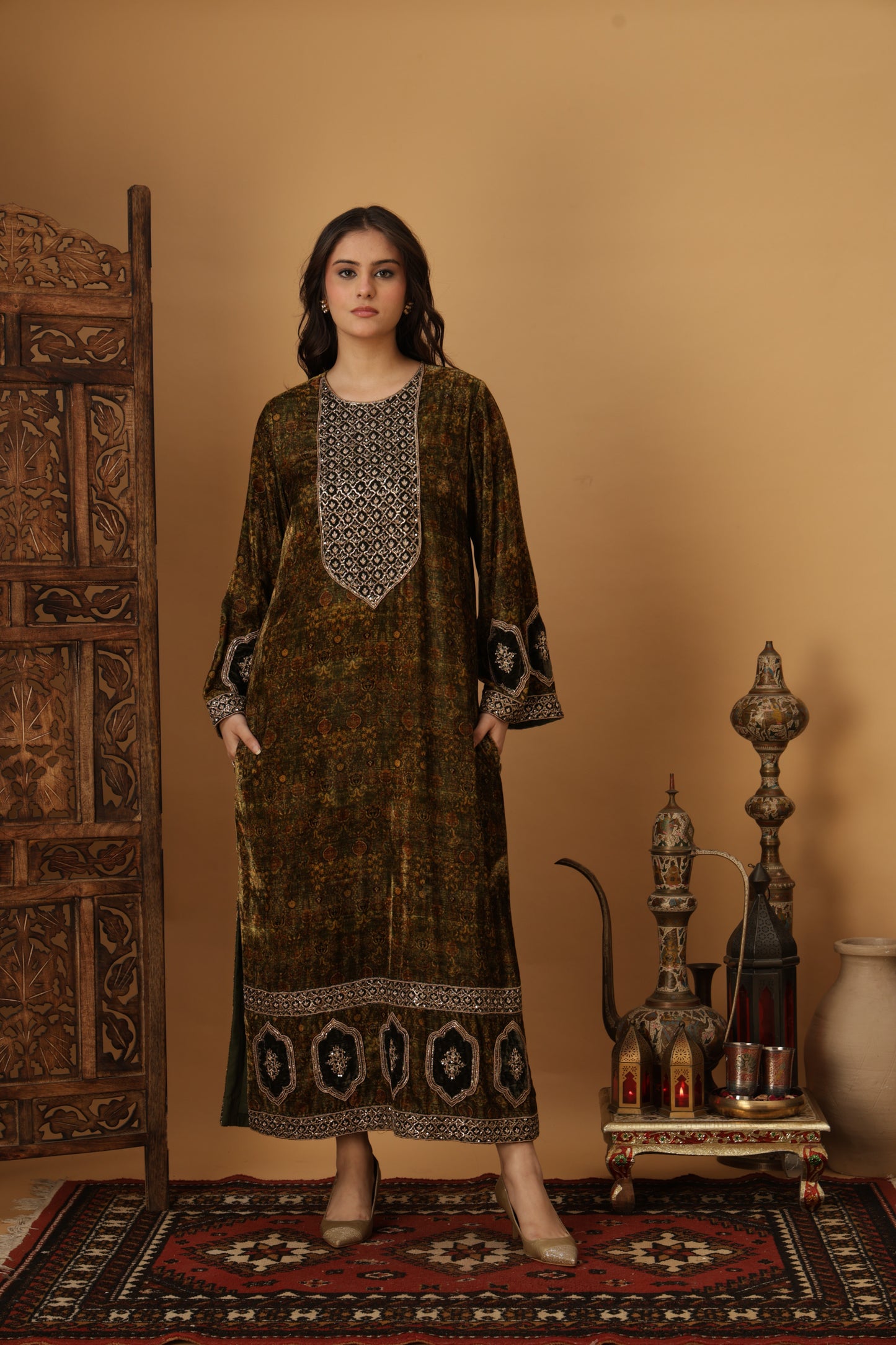 Zar-e-Makhmal Green Long Kaftan
