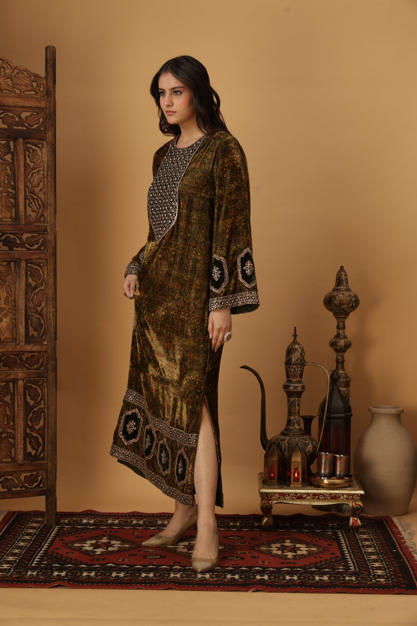 Zar-e-Makhmal Green Long Kaftan