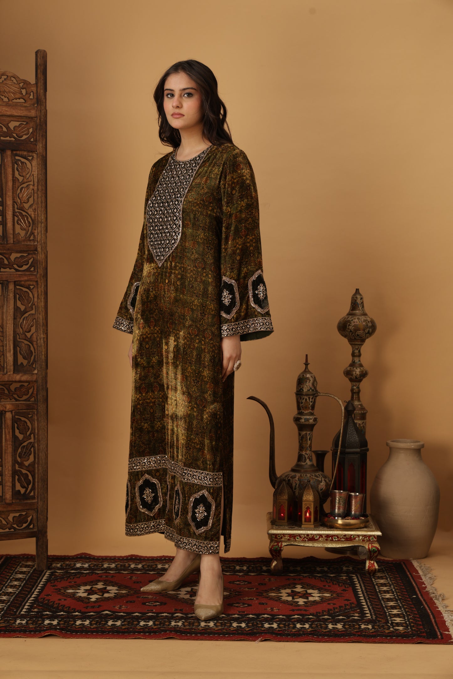 Zar-e-Makhmal Green Long Kaftan