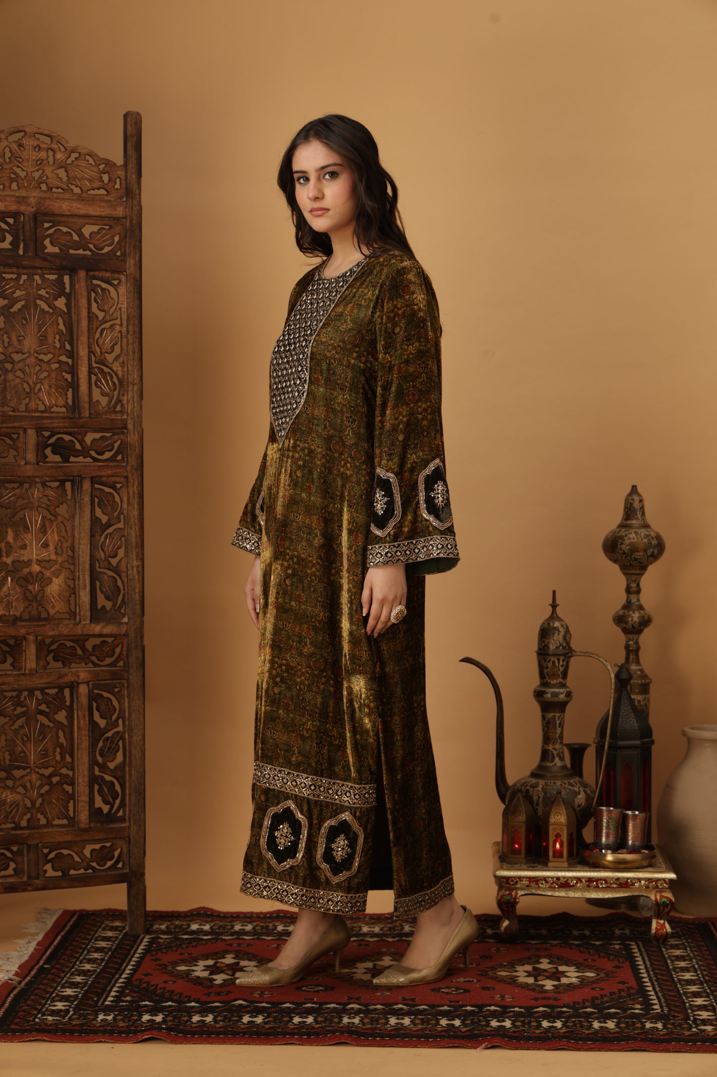 Zar-e-Makhmal Green Long Kaftan