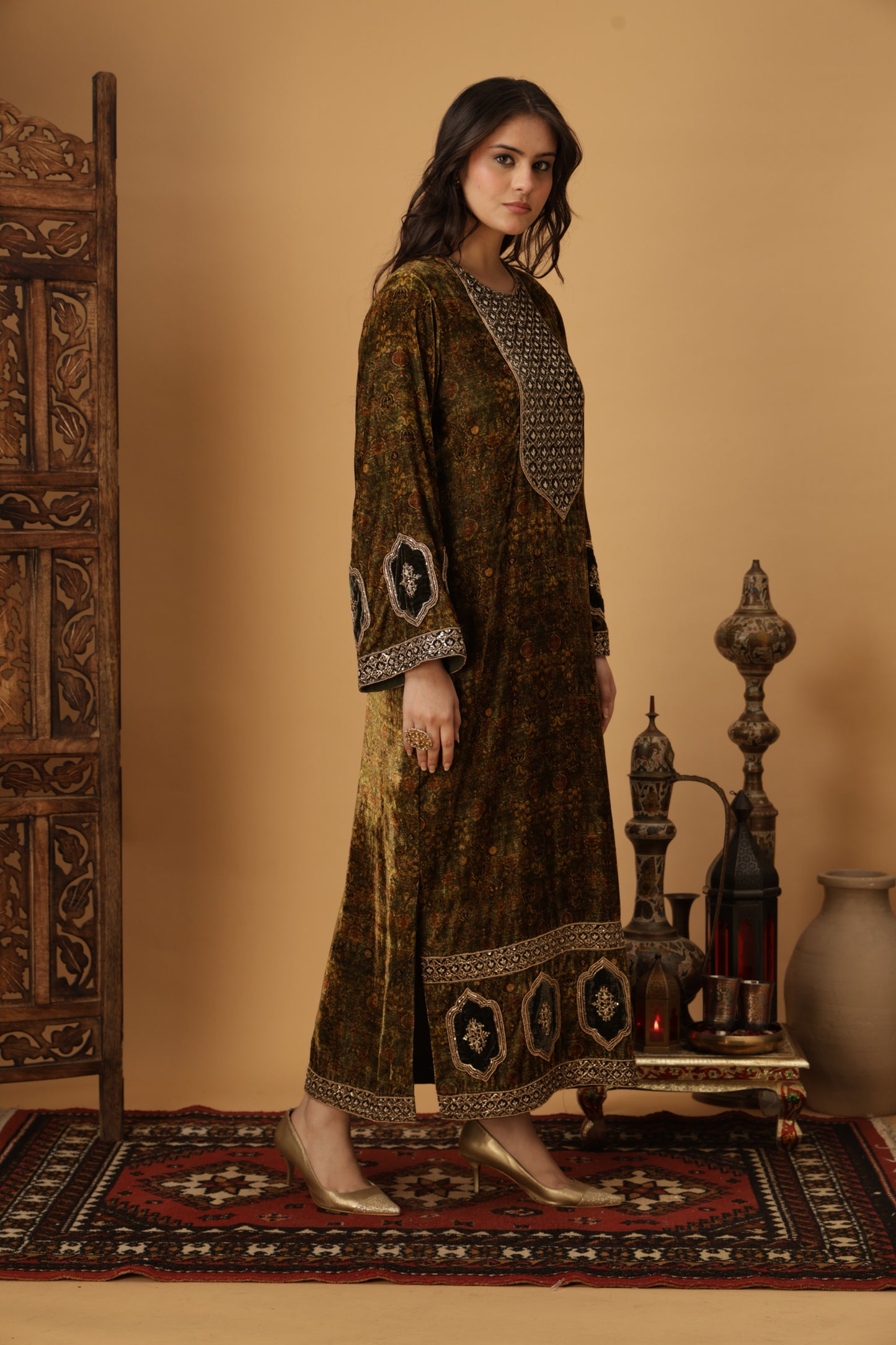 Zar-e-Makhmal Green Long Kaftan