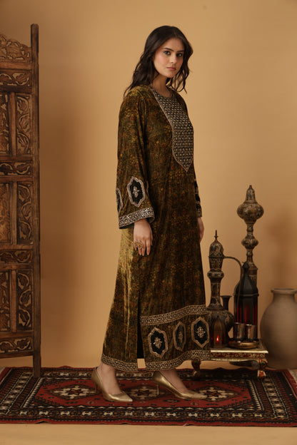 Zar-e-Makhmal Green Long Kaftan