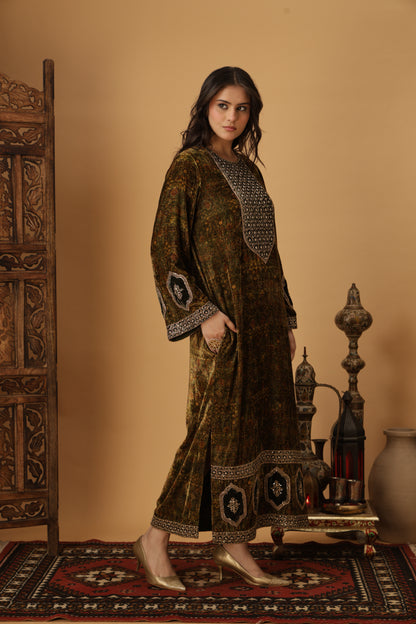 Zar-e-Makhmal Green Long Kaftan