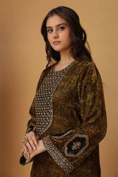 Zar-e-Makhmal Green Long Kaftan