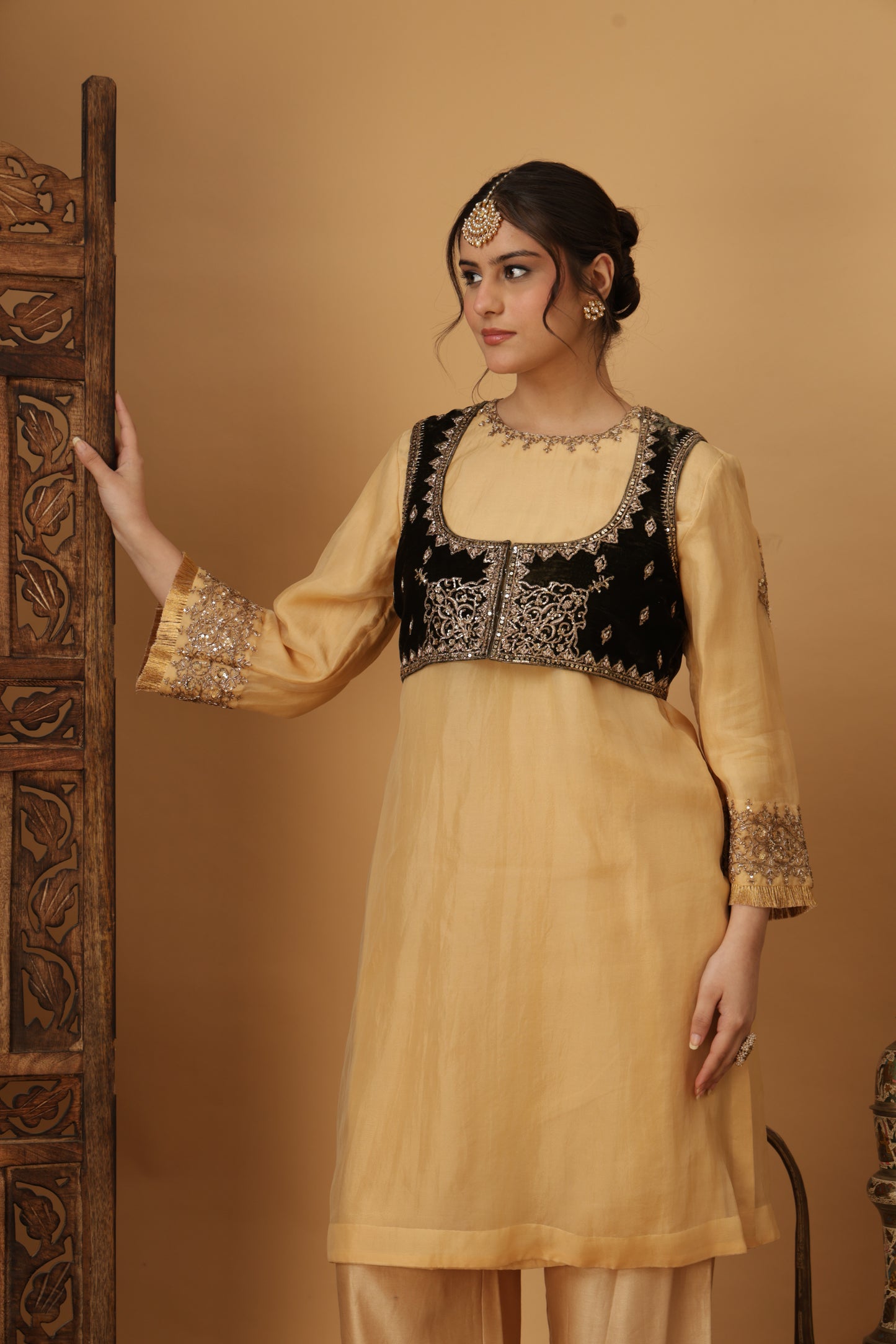 Zar-e-Makhmal Green Short Jacket