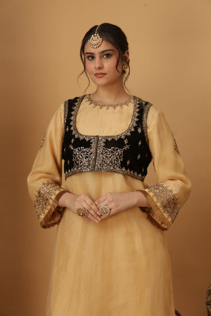 Zar-e-Makhmal Green Short Jacket