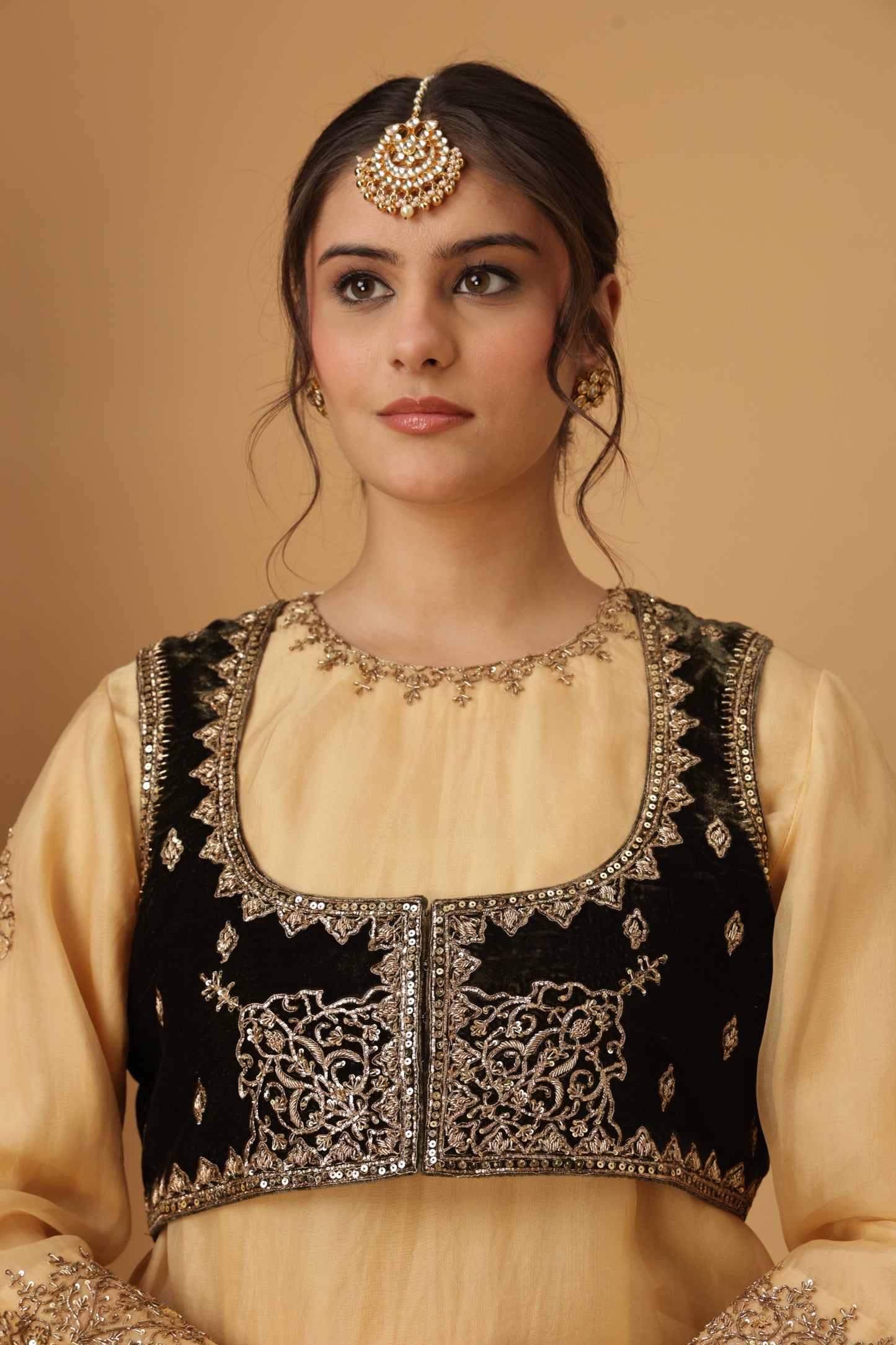 Zar-e-Makhmal Green Short Jacket