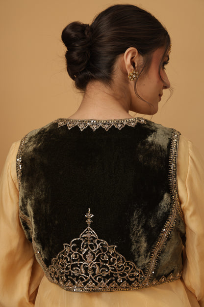 Zar-e-Makhmal Green Short Jacket