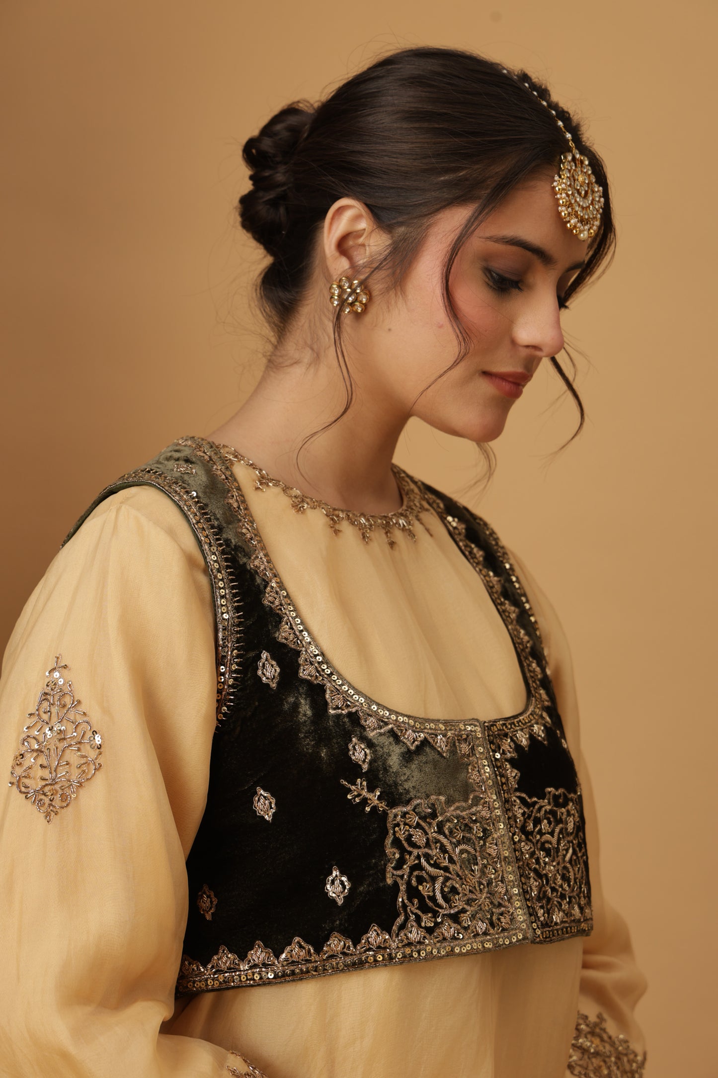 Zar-e-Makhmal Green Short Jacket