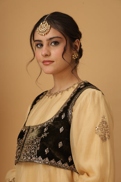 Zar-e-Makhmal Green Short Jacket