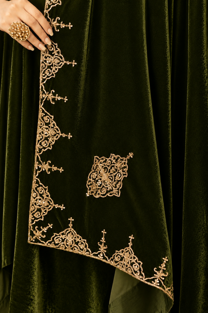 Zar-e-Makhmal Green Kurta Pant Set with Shawl