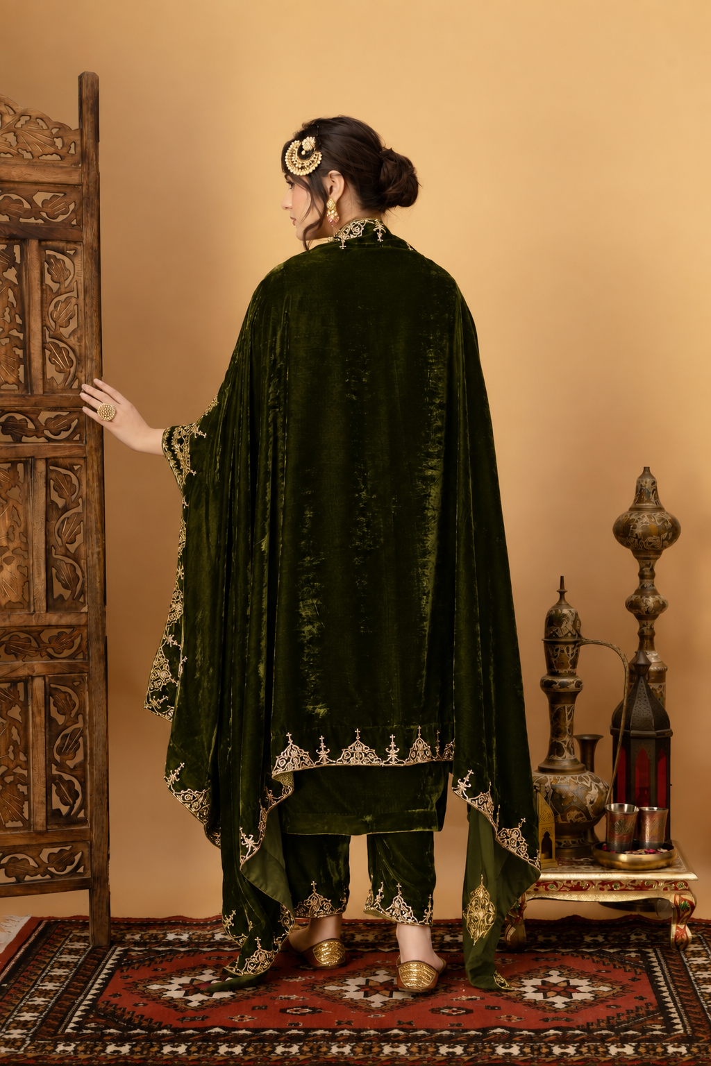 Zar-e-Makhmal Green Kurta Pant Set with Shawl