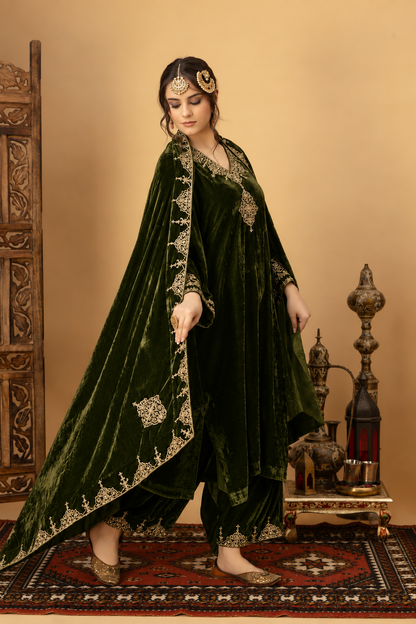 Zar-e-Makhmal Green Kurta Pant Set with Shawl