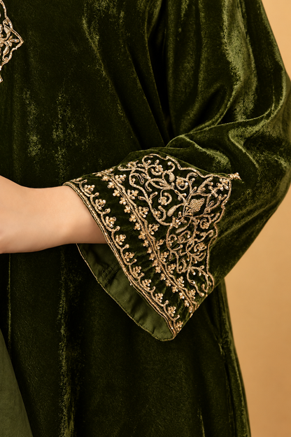 Zar-e-Makhmal Green V-Neck Kurta Set
