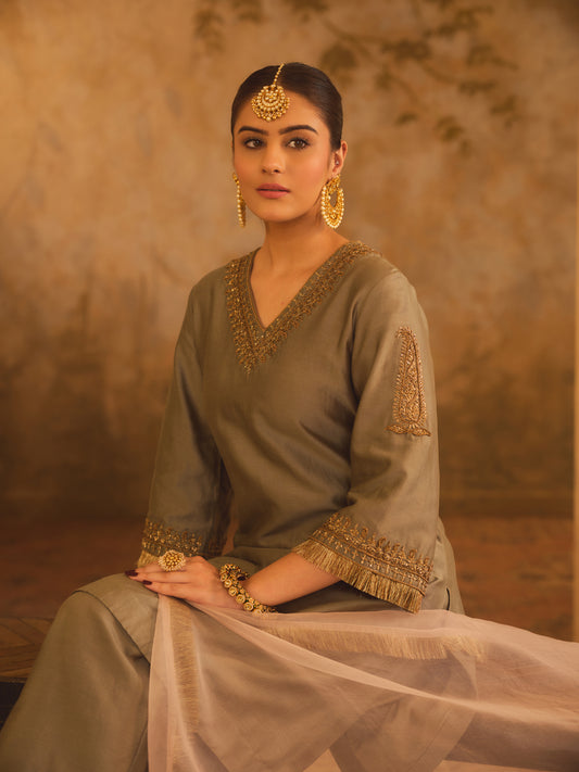 TAJRA GREEN V-NECK A-LINE KURTA SET