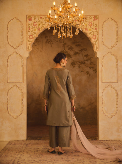 TAJRA GREEN V-NECK A-LINE KURTA SET