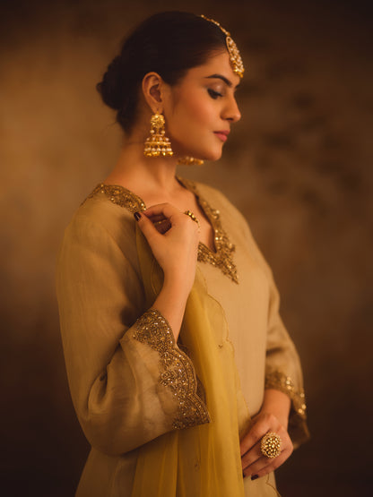 TAJRA GREEN V-NECK ORGANZA A-LINE KURTA SET