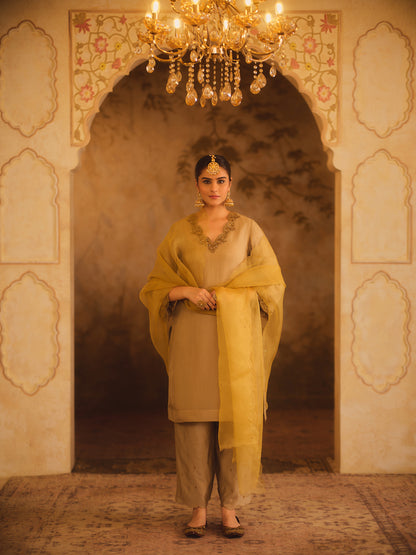 TAJRA GREEN V-NECK ORGANZA A-LINE KURTA SET