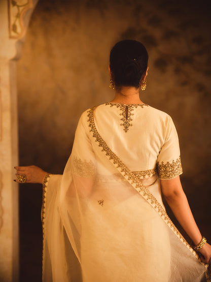 TAJRA OFF-WHITE ORGANZA SAREE WITH ZERO-NECK BLOUSE